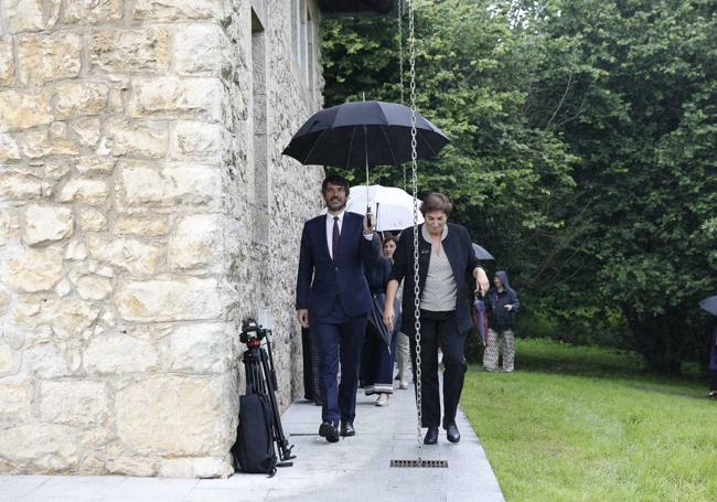 El ministro junto a la directora del Museo de Altamira