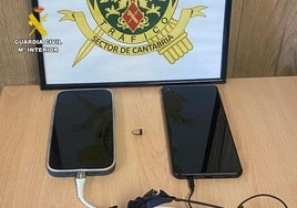 Ocultaban entre sus ropas teléfonos móviles para comunicarse con el exterior y auriculares para recibir las respuestas.