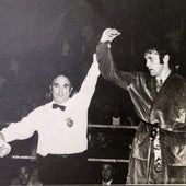 Mirín Martínez (derecha), tras la defensa de su título en 1973.