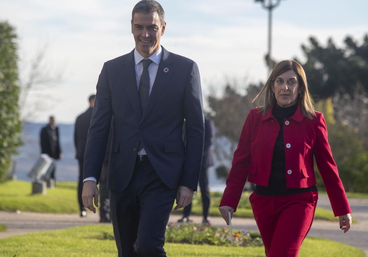 Sánchez y Buruaga, el pasado diciembre en Santander.