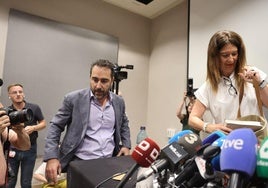 Víctor de Aldama y Leire Díez, durante la rueda de prensa del miércoles.