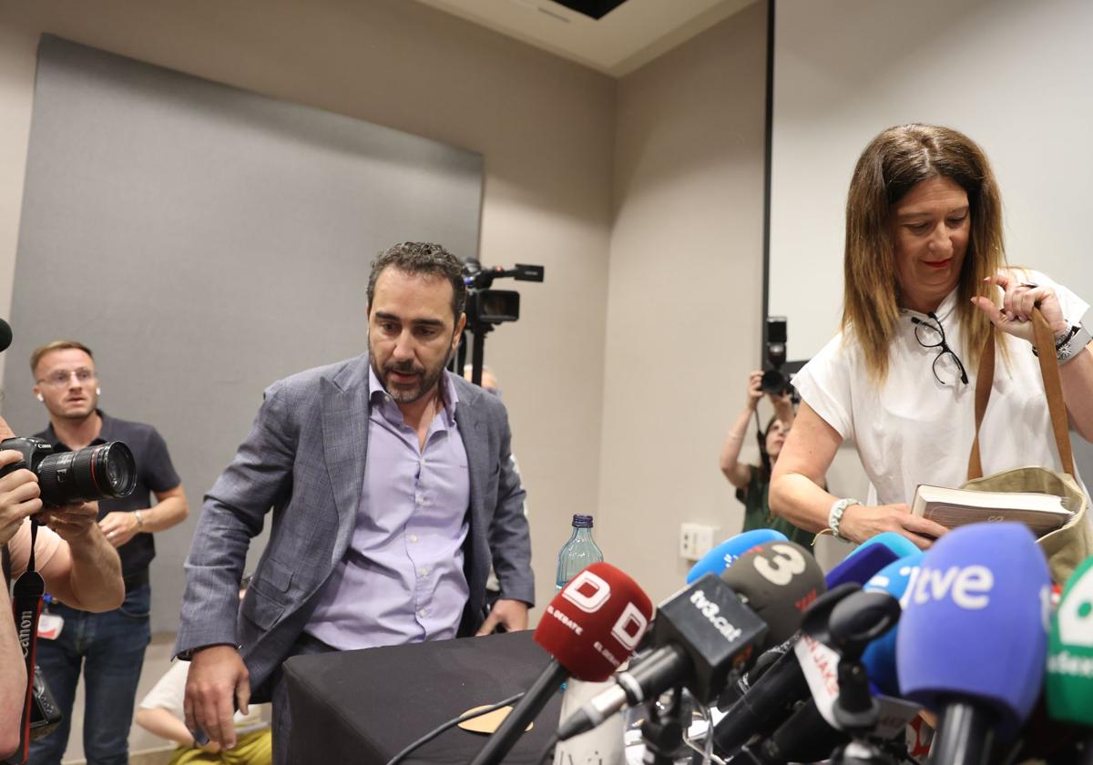 Víctor de Aldama y Leire Díez, durante la rueda de prensa del miércoles.