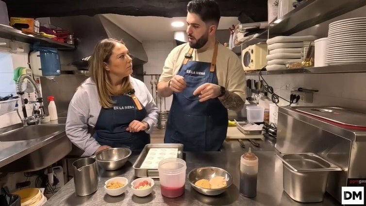 Así se hace el bombón de foie y almendra de La Yerbita