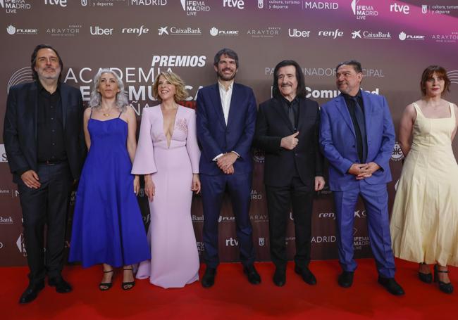 Los directicos de la Academia junto al Ministro de Cultura