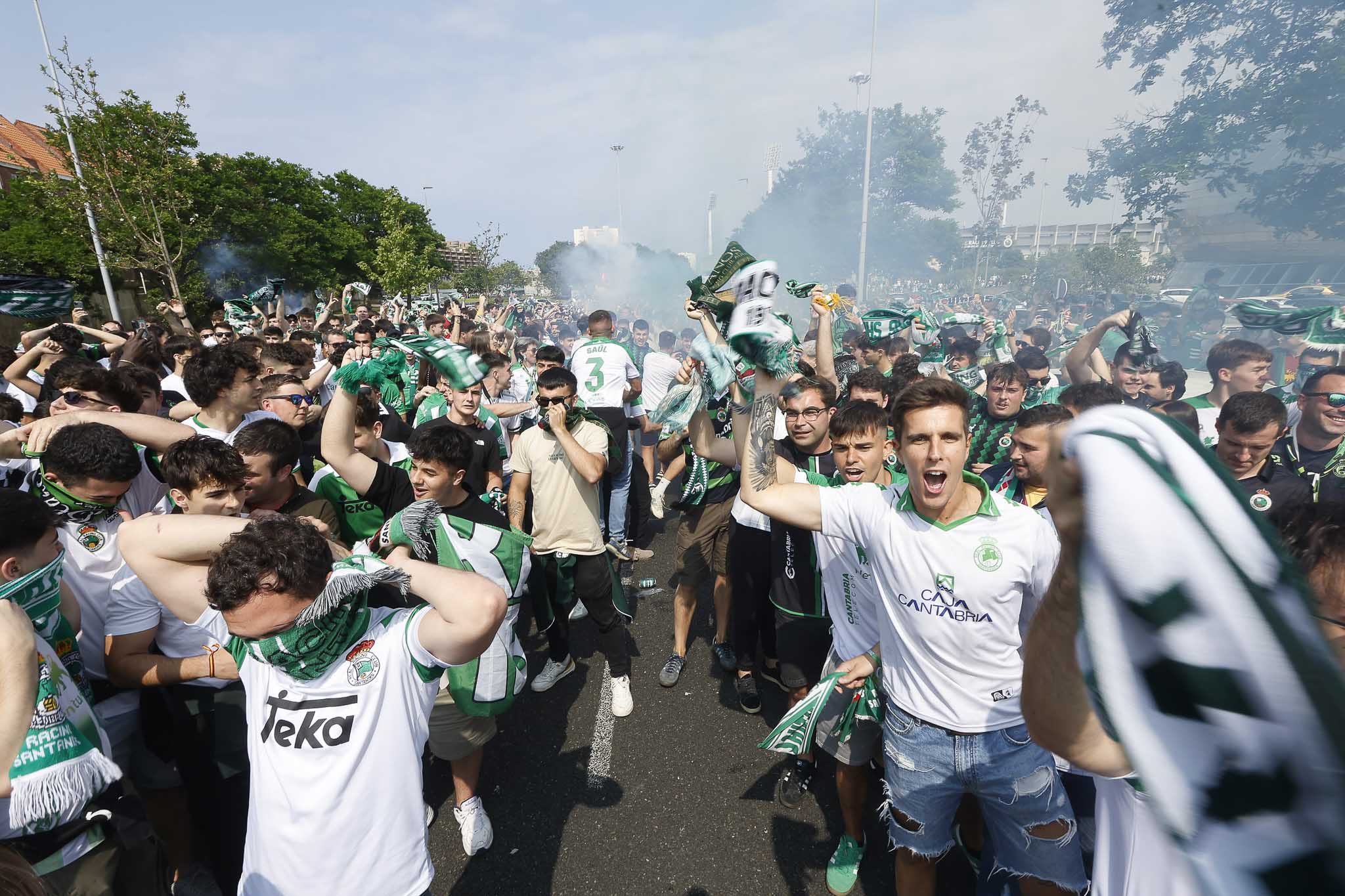 Miles de personas se han congregado en El Sardinero.