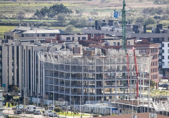 Edificaciones en construcción en la zona de Peñacastillo.
