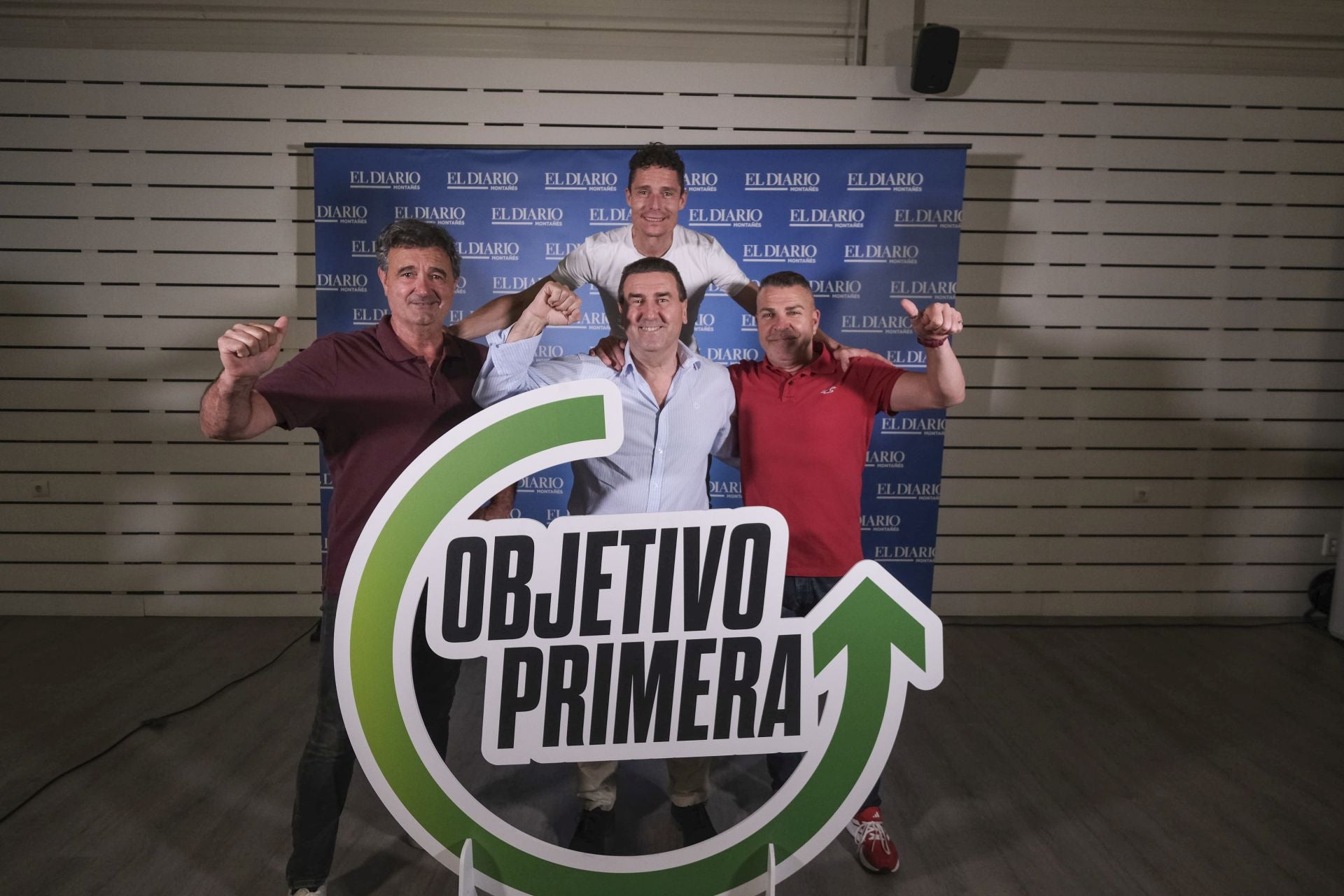 El presentador de 'El Añadido' y periodista de El Diario Montañés, Marcos Menocal (arriba), junto a Juan Ventayol, Chus Abad y Rafa Lacuesta, repasaron ayer el partido del Racing contra el Mirandés en El Sardinero y compartieron sus impresiones sobre cómo será la vuelta en Anduva.