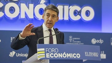 Domingo Mirón en su ponencia de este martes en el Hotel Bahía.