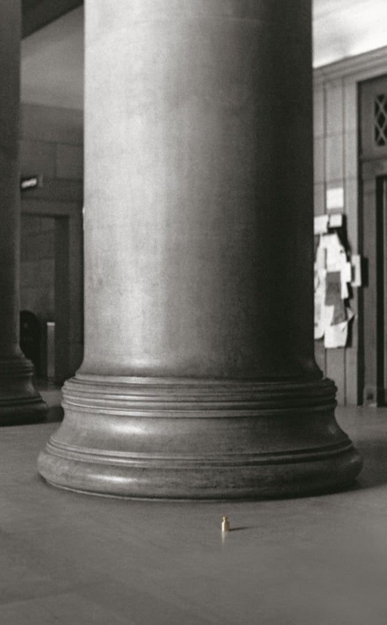 'La columna y el peso', 1973 © Juan Navarro Baldeweg, Vegap, Madrid, 2025. impresión fotográfica directa sobre dibond.