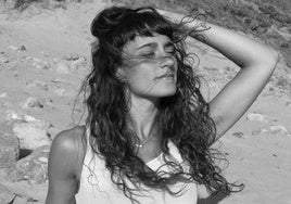 La cantante y compositora acaba de publicar su primer álbum, 'Los cinco elementos'.