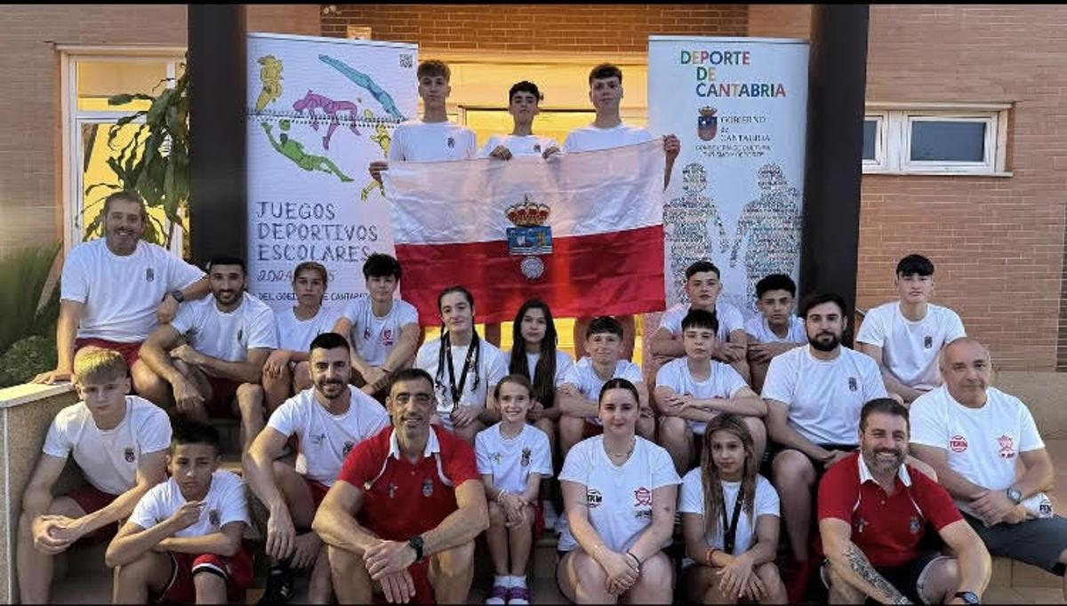 Delegación cántabra con los deportistas, entrenadores y árbitros que han acudido a Guadalajara.