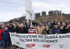 Manifestación de trabajadores de Bridgestone en Reocín en defensa del empleo.