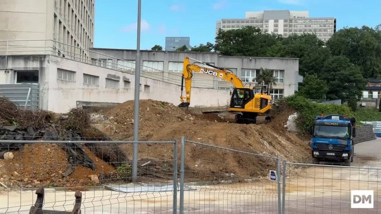 Las máquinas entran a la zona donde se construirá el búnker de protonterapia