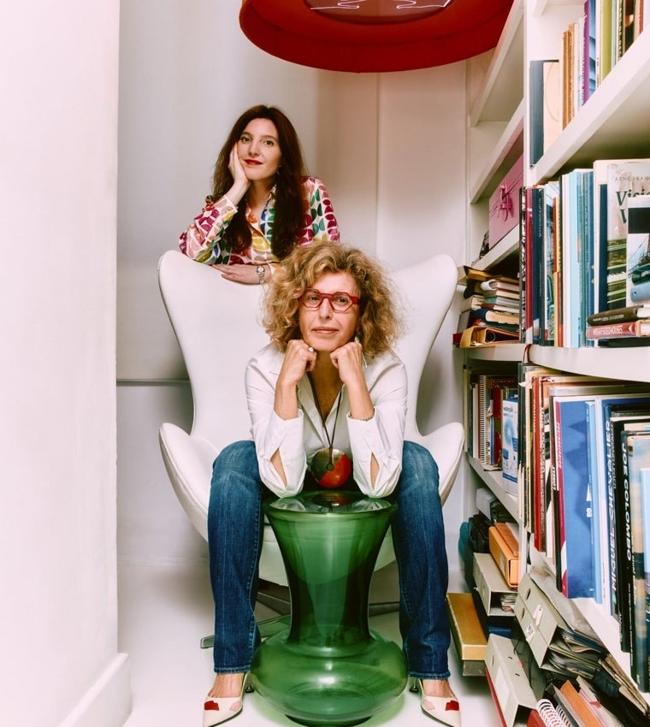 Francesca Heathcote y su madre, Teresa Sapey, en su estudio conjunot en Madrid.
