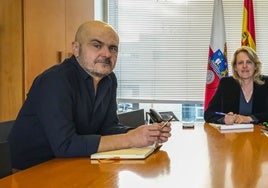 El director general de Biodiversidad, Ángel Serdio, y la consejera de Ganadería, María Jesús Susinos.
