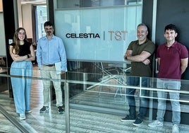 Ana Carrera, Iván Bermejo, Raúl Arnau y Alberto Salcines, integrantes de TST, junto a Alejandro Nicolás, en el Proyecto Proactif.