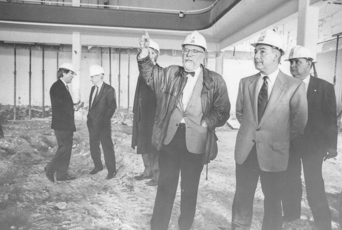 Las obras de recuperación de finales de los años noventa tenían tres objetivos principales: recuperar la luminosidad, reordenar los usos diseminados por el edificio y conectar el Palacio con su entorno.