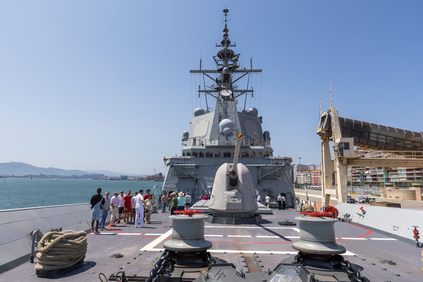 Una imagen de la fragata 'Cristóbal Colón' tomada desde la proa del barco.