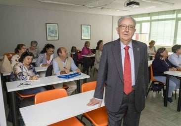 Modesto Chato, al inicio del último curso en Unate, en la sede de Santander.