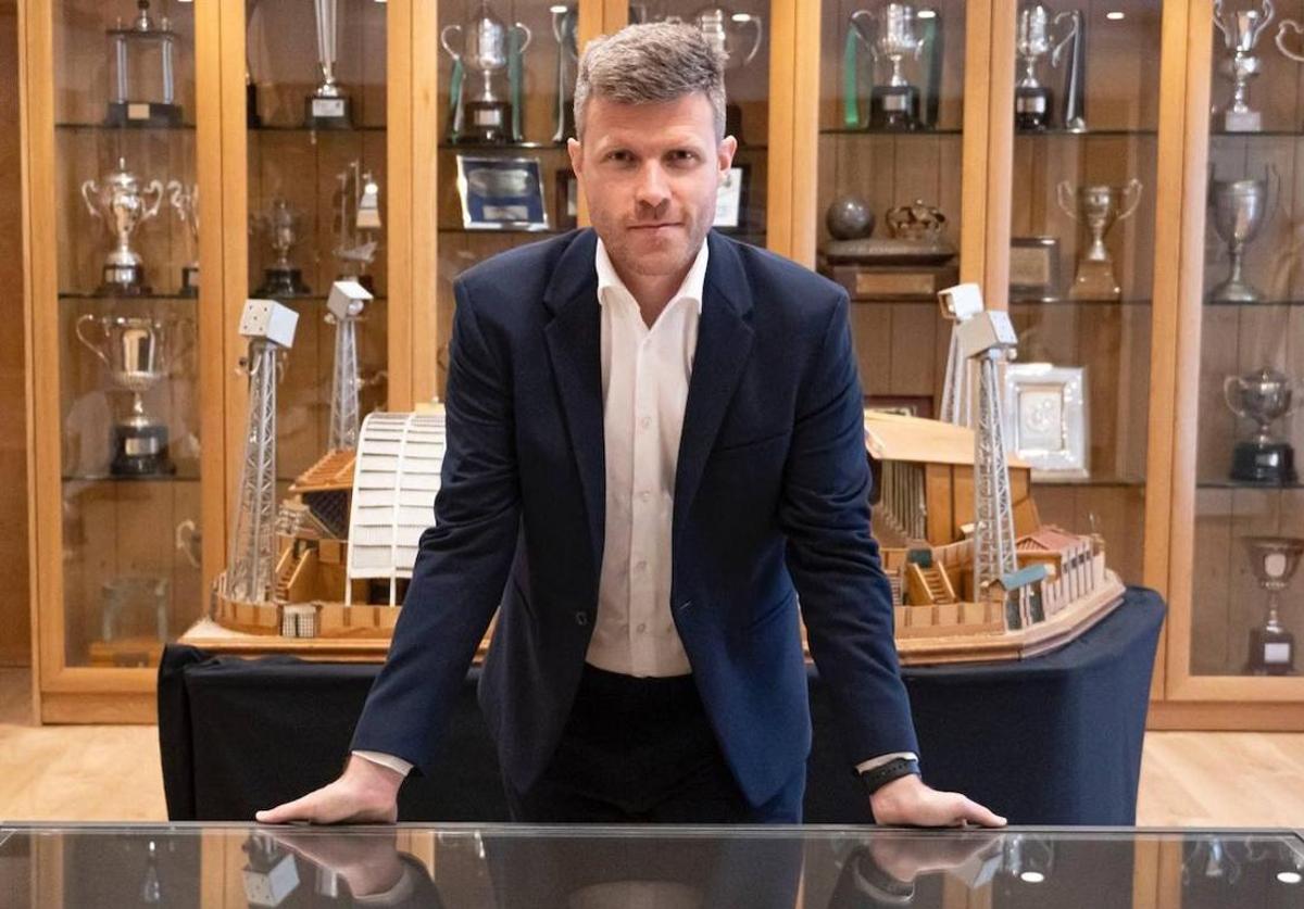 Mikel Martija abandona el Racing