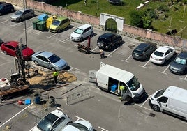 Trabajos geotécnicos en la parcela del barrio de Santoñuca cedida para las viviendas sociales.
