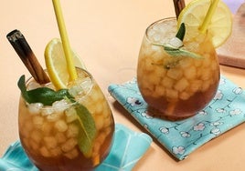 Un refrescante té helado de limón.