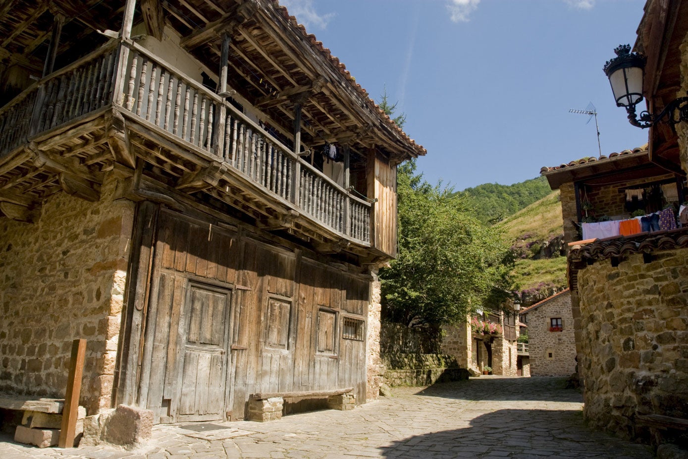 Construcción típica de Bárcena Mayor que recoge la esencia de la arquitectura de Cantabria.
