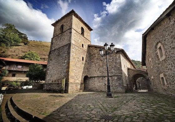 La iglesia de Bárcena Mayor.