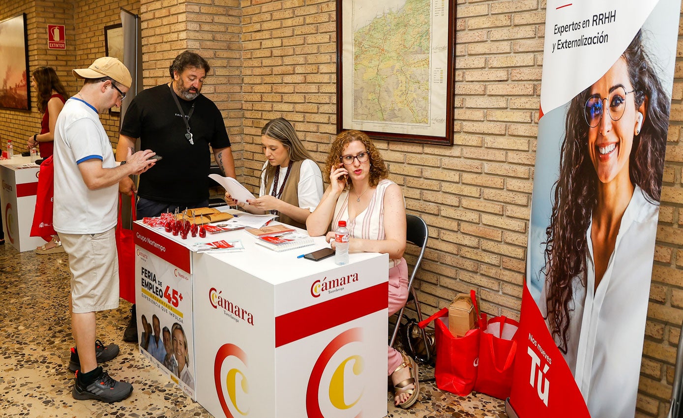 Muchas de las empresas ofrecian trabajos indefinidos e, incluso, sin experiencia previa.