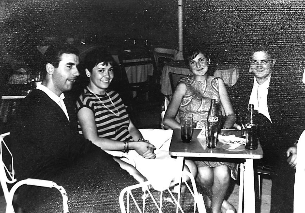En primer término Malio, su esposa Trini Mari, Raquel Coterillo y su marido Juan Antonio.