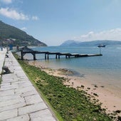 Estado que presenta la playa de San Martín, en Santoña, a la altura del embarcadero.