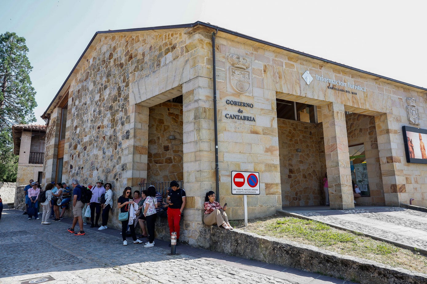 La Oficina de Turismo de Santillana del Mar.