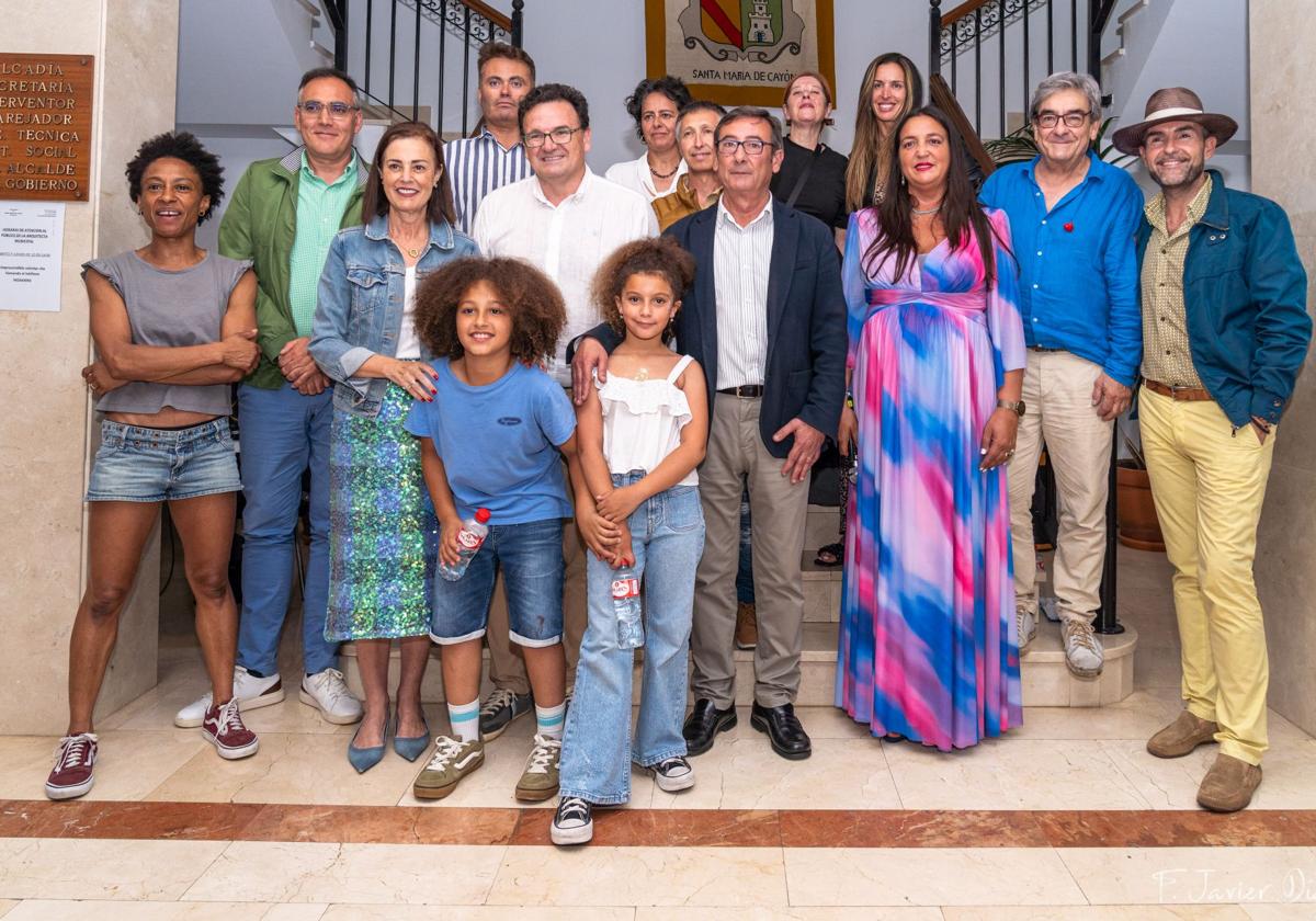 Monty Lima, Raúl Pesquera, Marta Fernández Teijeiro con Lucas Vallejo, Rosendo Ruiz, Francisco Viar con Greta Vallejo, Yolanda Cobo, Antonio Santiago y José Luis Callejo. En la segunda fila: Igor Cobo, Ruth Sainz, Rubén Pila, María José Pereda De Castro y Lucila Fernández.