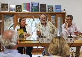 María Ángeles Samperio, Miguel Ángel Noceda y Ángel Agudo en la presentación de este miércoles en Librería Gil.