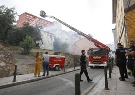 Un incendio afecta a una vivienda okupada en la calle San Sebastián de Santander