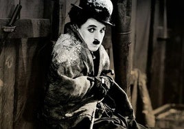 Charles Chaplin en 'La quimera del oro'.
