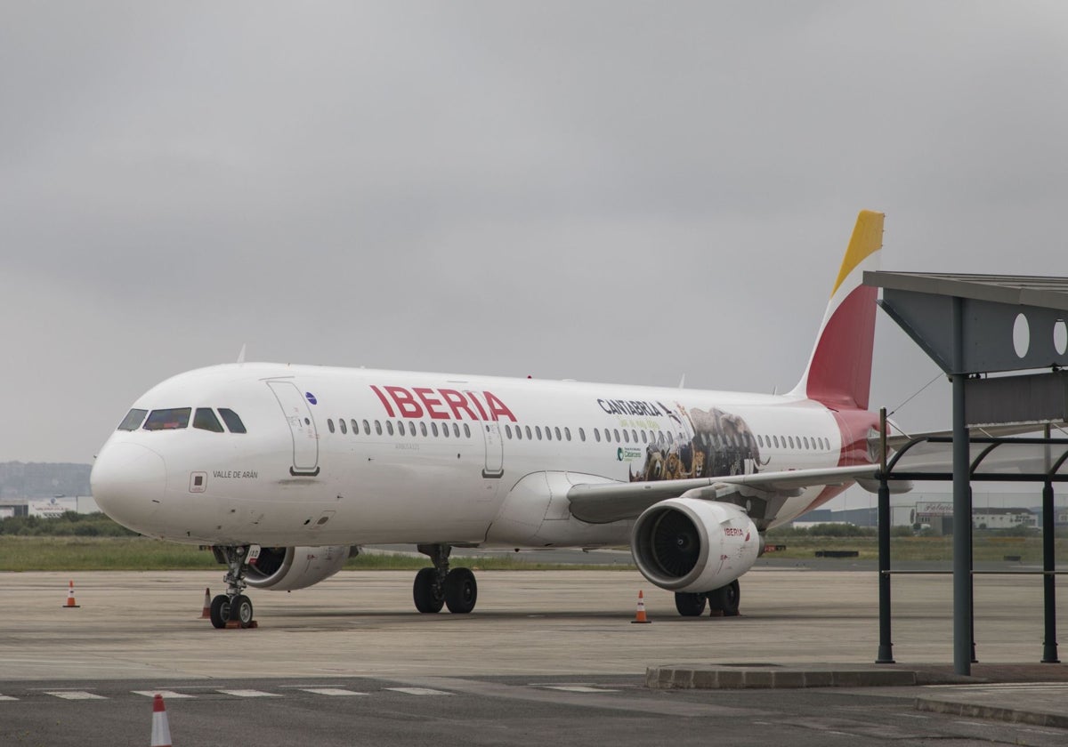 Imagen de archivo de un avión de Iberia en el Seve Ballesteros.