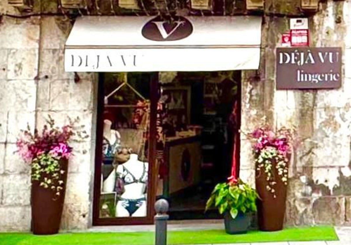 Escaparate de la tienda Deja Vu de Laredo.