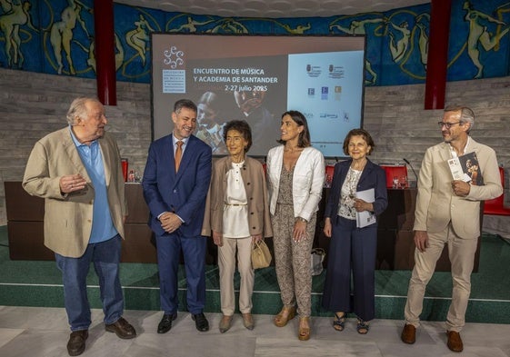 Péter Csaba, Luis Martínez Abad, Paloma O'Shea, Gema Igual, Márta Gulyás y Luis Fernando Pérez, en la presentación del Encuentro.
