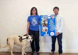 Rosana Pérez, en representación de Ayrecan, y Borja Sainz Ahumada, este miércoles, durante la presentación de la jornada solidaria.