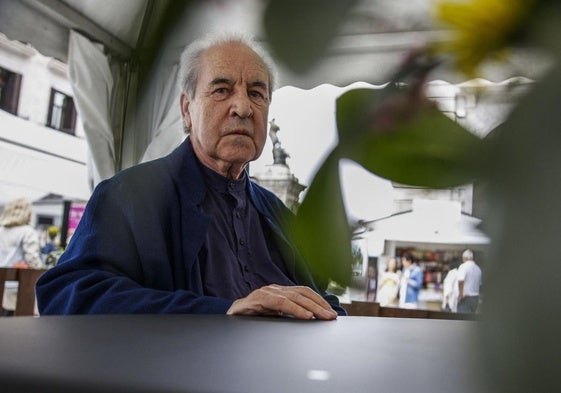 «No escribo para académicos ni escritores premiados, sino para la cajera del supermercado»