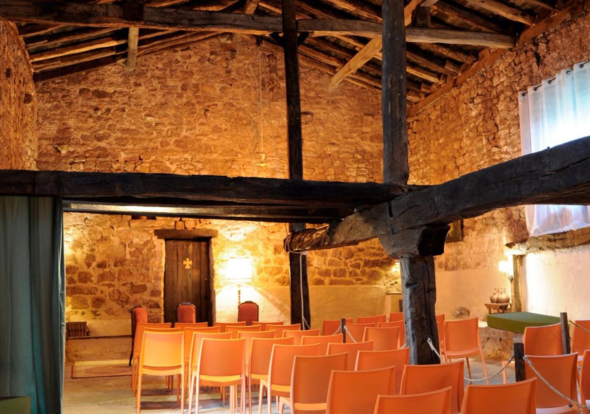 La cuadra-pajar de la torre rehabilitada acogerá los conciertos.