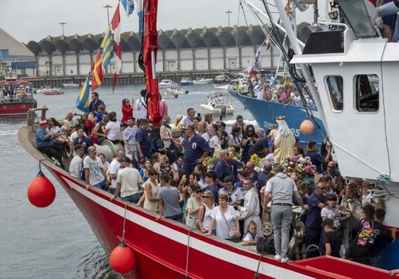 La procesión marítima, en festividades pasadas.