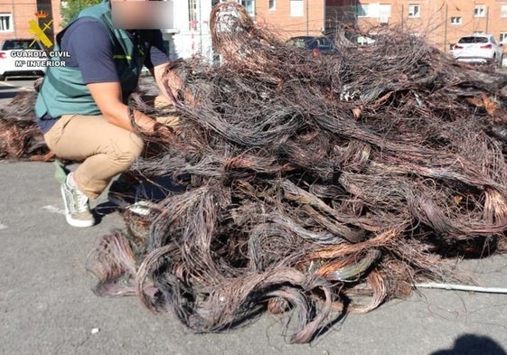 Cableado de cobre incautado en otra operación policial.