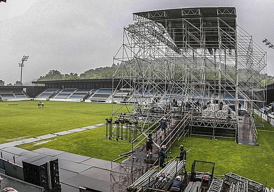 Montaje para los conciertos de Música en Grande, en Torrelavega