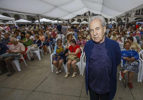 «No escribo para académicos ni escritores premiados, sino para la cajera del supermercado»