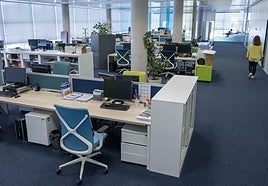 La instantánea de una oficina cántabra vacía por la tarde durante los meses de julio y agosto. ¡