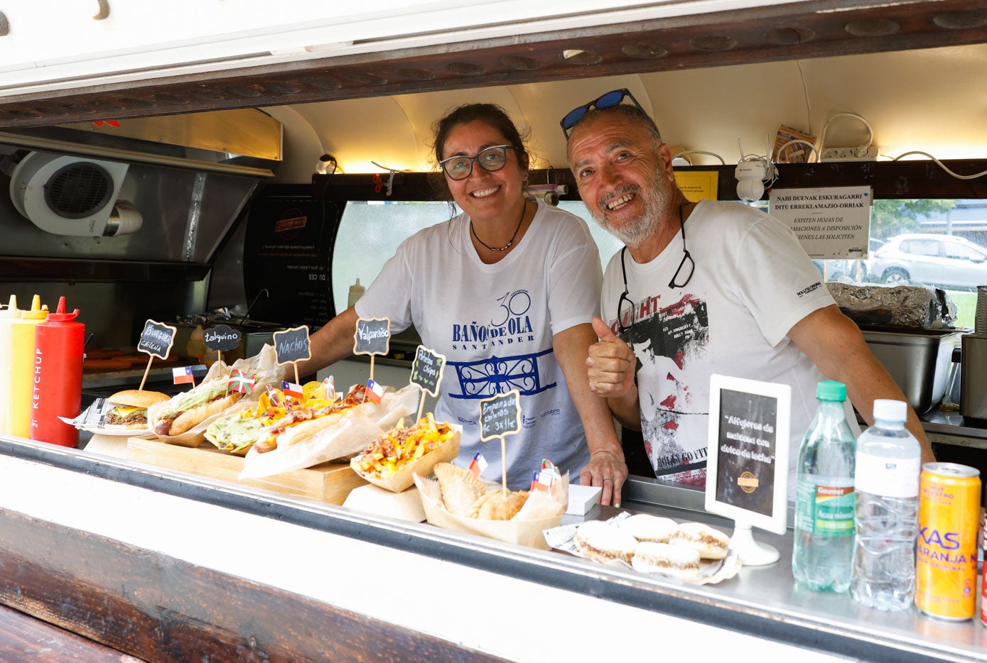 Las 'foodtrucks' dieron de comer ha muchos de los visitantes. 
