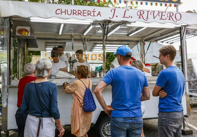 Los churros siguen teniendo éxito incluso con este calor.