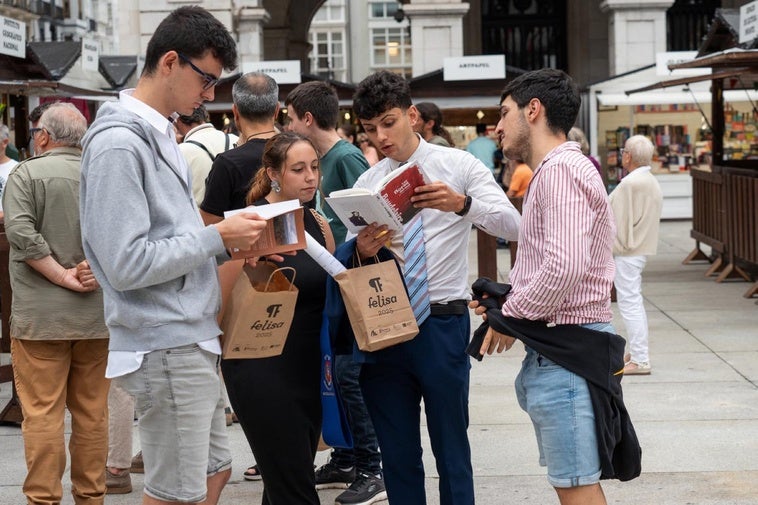 La Feria ha vuelto a ser lugar de encuentro de lectores y autores.
